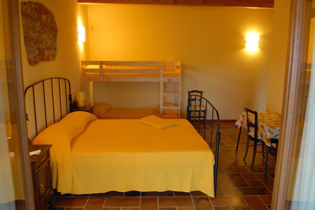 Agriturismo Fior Di Campo ドロネーロ 部屋 写真